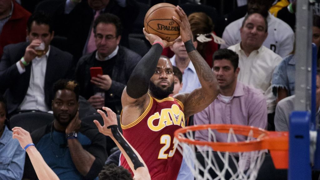 105-98. James consigue un triple-doble en la victoria de los Cavaliers sobre los Sixers