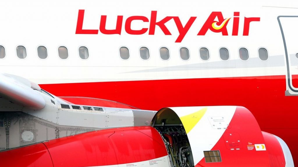  Detenidas dos mujeres por arrojar monedas a la turbina de un avi&oacute;n para tener buena suerte durante el vuelo 