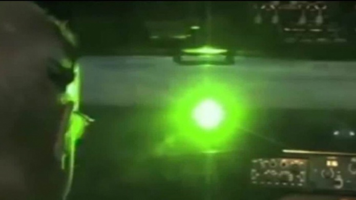 Un hombre es acusado de apuntar con lÃ¡ser a un aviÃ³n