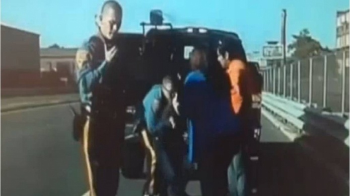 PolicÃ­a de Nueva Jersey salva a joven que se ahogaba con un nugget