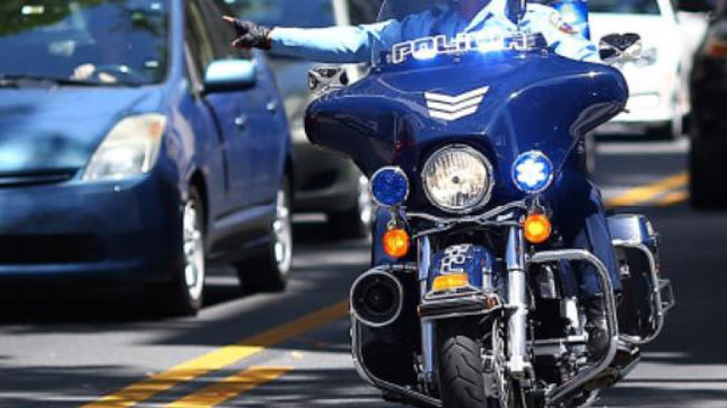  Agente de la escolta de La Fortaleza resulta herido al su motora ser impactada por un veh&iacute;culo en Santurce 