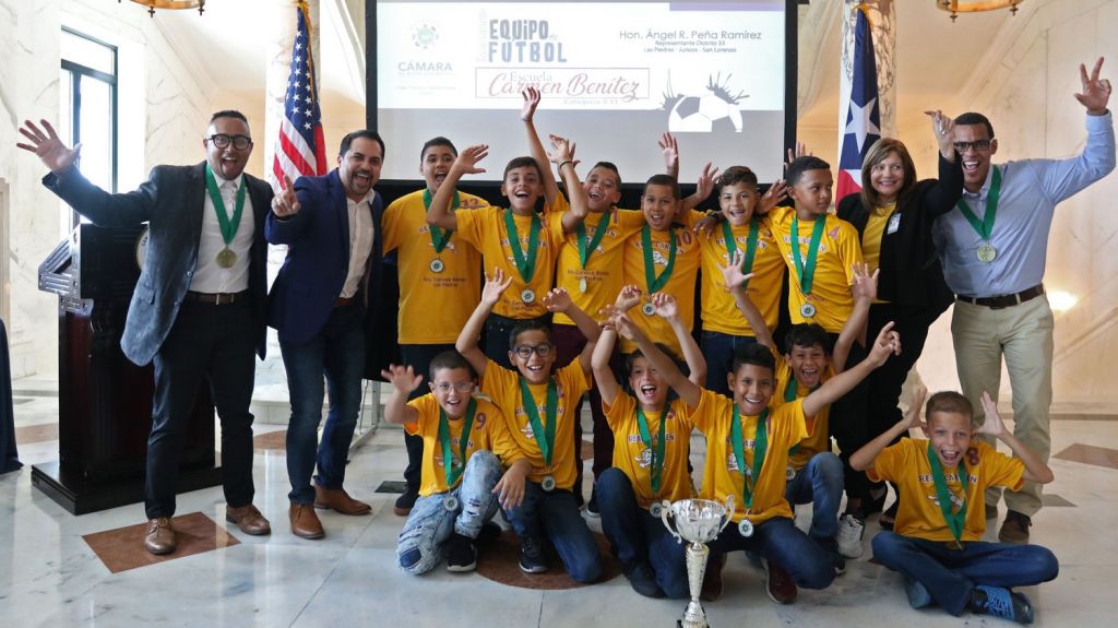  Homenaje en El Capitolio a equipo campe&oacute;n juvenil de soccer 