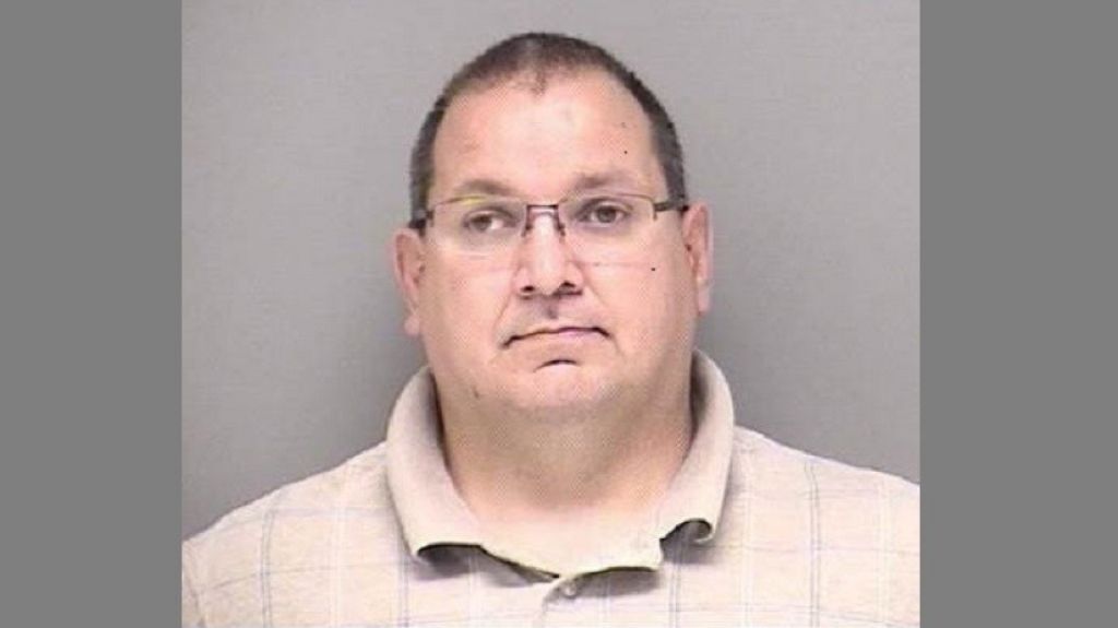  Fiscales piden 10 a&ntilde;os de prisi&oacute;n para expolic&iacute;a que espos&oacute; y viol&oacute; a una mujer bajo su custodia 