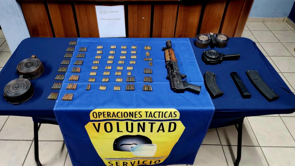  La Polic&iacute;a encuentran armas y municiones en residencia abandonada en R&iacute;o Grande 