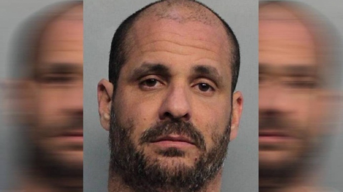 Hombre mata a pillo y se mete en problemas por lo que la policÃ­a encuentra en su casa