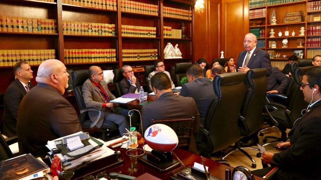 Caucus del PNP sostiene extensa reuniÃ³n de trabajo con directivos de la AEE