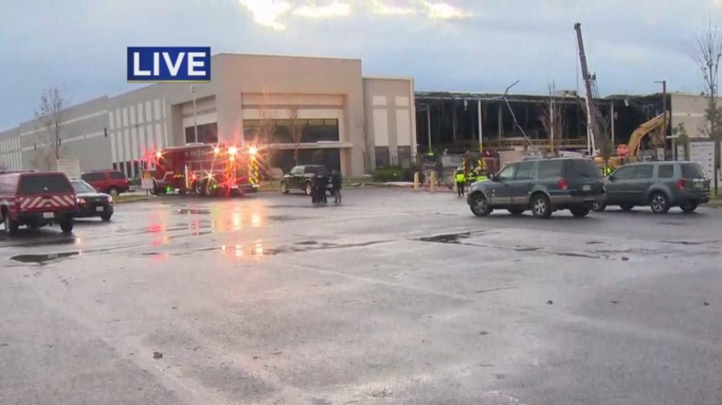  Video: Dos muertos tras el derrumbe de un centro de distribuci&oacute;n de Amazon 