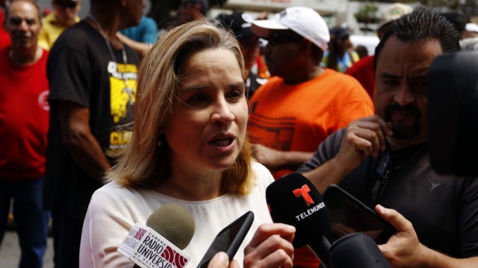 Alcaldesa San Juan pide junta del colegio universitario destituir a rectora