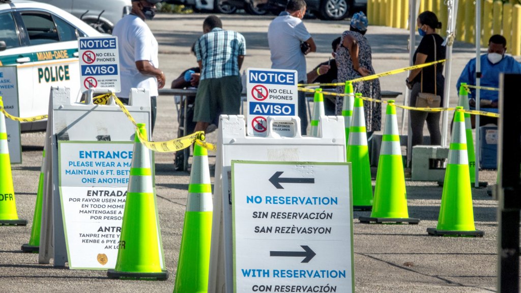  Florida confirma m&aacute;s de 8.400 casos nuevos de coronavirus y 41 fallecimientos 