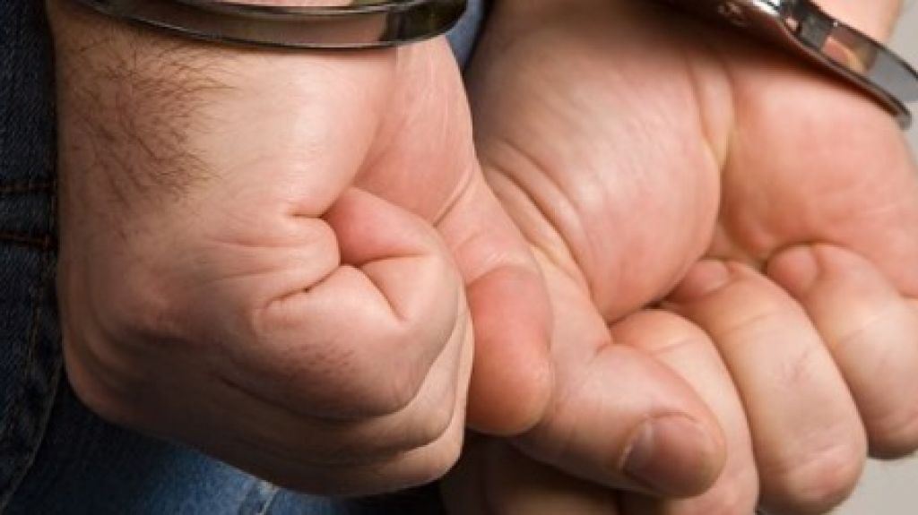  A la carcel hombre en San Sebasti&aacute;n buscado por romper cristales de una ferreter&iacute;a 