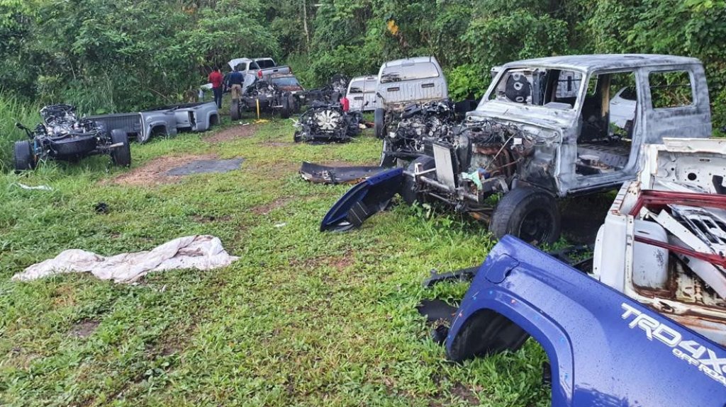  Polic&iacute;a encuentra escondite de Tacomas robadas y piezas de autos 