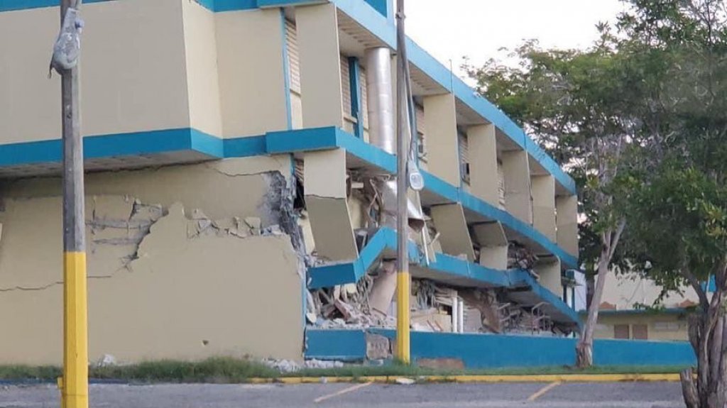  Reclaman que a un a&ntilde;o y medio de sismos y a cuatro a&ntilde;os del cicl&oacute;n que arras&oacute; la Isla a&uacute;n no se pone en marcha proyecto de mejoras o de nueva construcci&oacute;n de planteles escolares en zona sur 