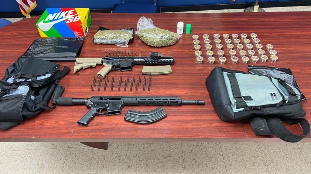  Arrestan a individuo ocup&aacute;ndole rifles y droga en Rincon 