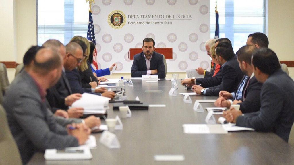  Rossell&oacute; Nevares se re&uacute;ne con Comit&eacute; Interagencial para Combatir el Tr&aacute;fico Ilegal de Armas 