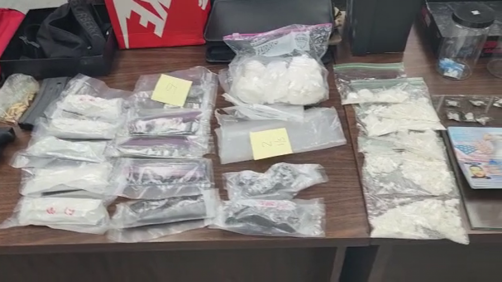  VIDEO: Polic&iacute;a desarticula laboratorio de producci&oacute;n de drogas en urbanizaci&oacute;n de Bayam&oacute;n 