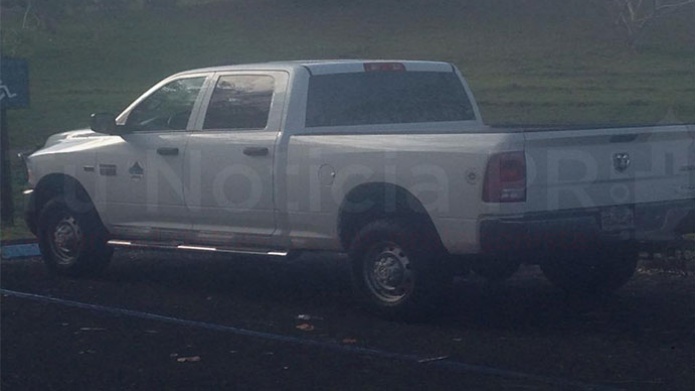 Guagua de Recursos Naturales en estacionamiento de Impedido