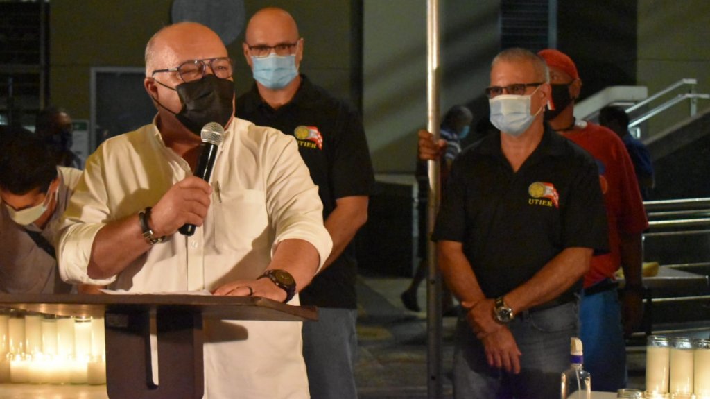  Alianza de empleados de la AEE celebr&oacute; vigilia por la estabilidad laboral 