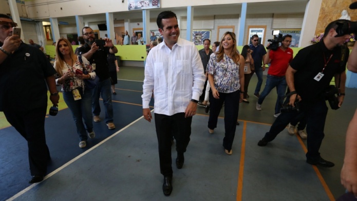 Gobernador convierte en ley proyectos a favor de artesanos y artistas
