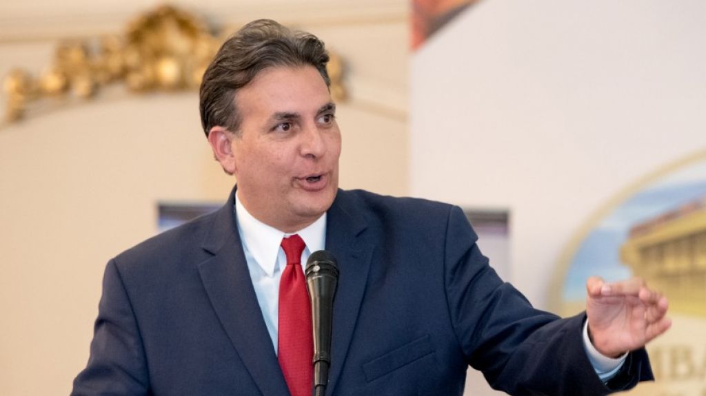  Gobierno tiene que romperle espinazo al negocio del narcotr&aacute;fico, dice Bhatia 