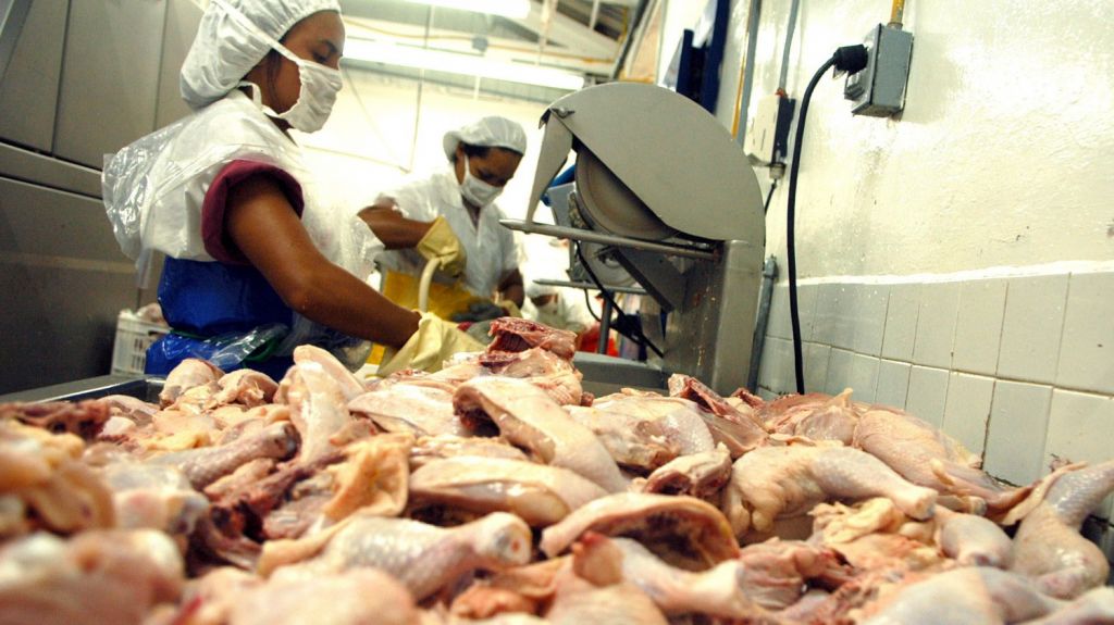  M&aacute;s de 16.200 casos de COVID-19 en plantas procesadoras de carnes 
