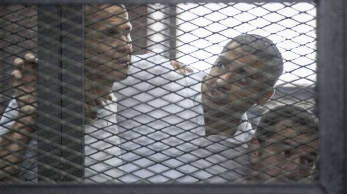 Presidente de Egipto indulta a periodistas de la cadena Al Jazeera