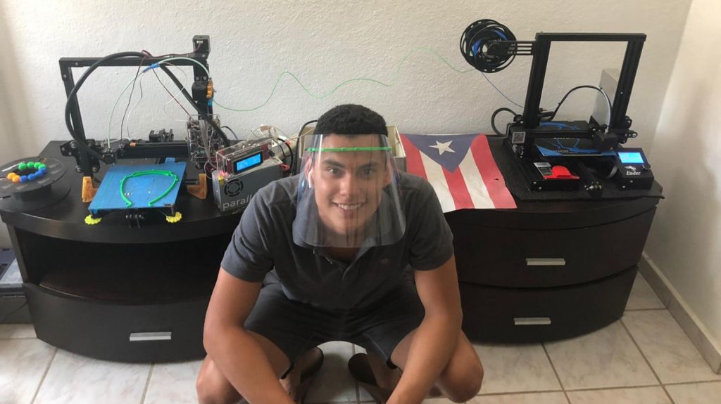  J&oacute;venes boricuas producen caretas protectoras para controlar COVID-19 