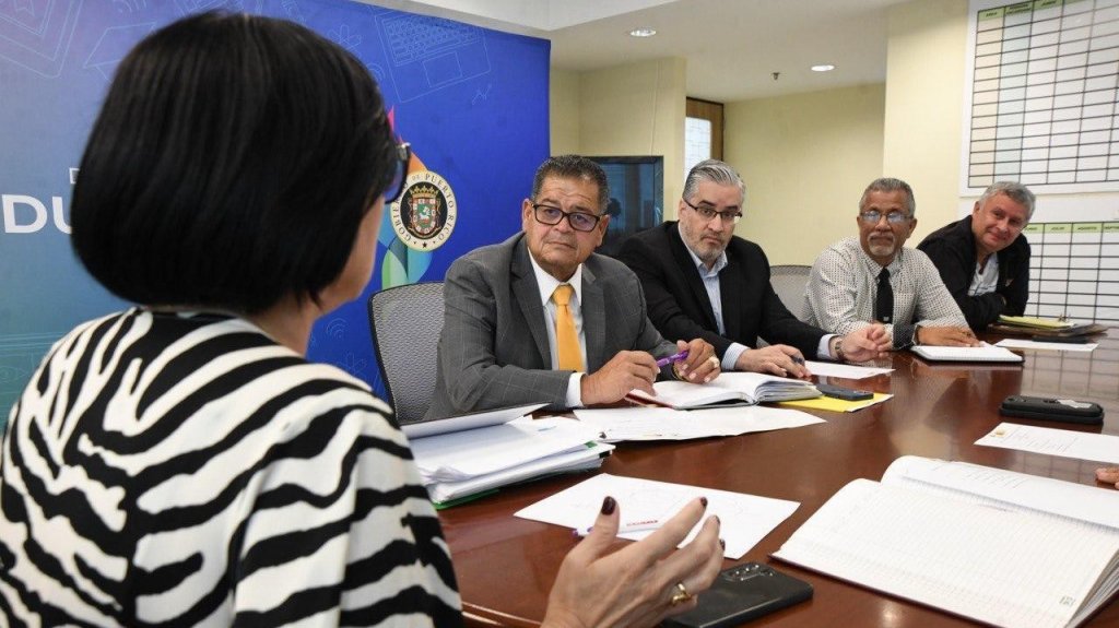  Secretaria de Educación de Puerto Rico se reúne con la Asociación de Maestros 