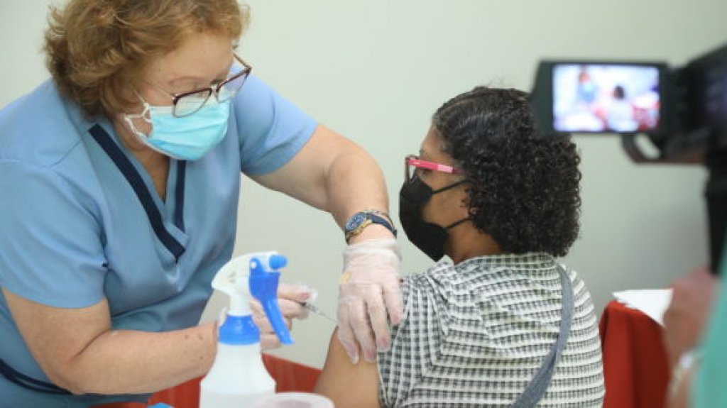  CASS recomienda al gobernador mantener el uso de mascarilla y requerimiento sobre vacunación de cara a Acción de Gracias y Navidad 