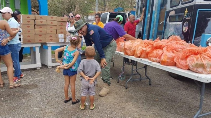 Convierten la plaza de recreo de Arecibo en una cocina gigante