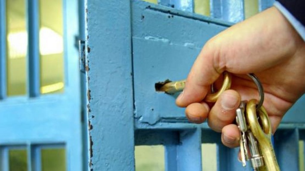  Pierluisi firma proyecto que establece beneficios para convictos con buena conducta, que trabajen y estudien para que culminen m&aacute;s r&aacute;pido sus condenas 