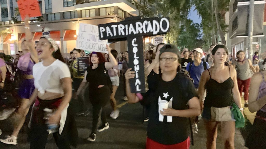  Fotos+Video: Feministas toman la calle para denunciar violencia de g&eacute;nero 