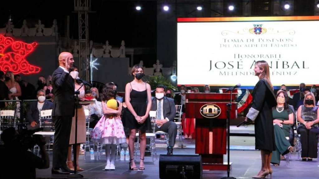  Jura en ceremonia marcada por la emotividad alcalde de Fajardo 