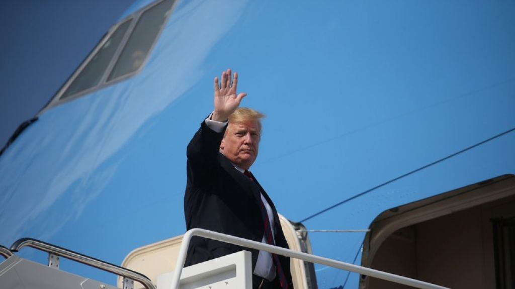  "&iexcl;No se pongan c&oacute;modos, se marchar&aacute;n pronto!": Trump promete expulsar a inmigrantes ilegales 