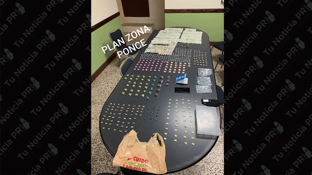  Polic&iacute;a ocupa drogas y un chaleco a prueba de balas en Santa Isabel 
