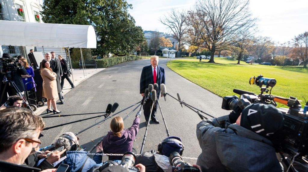  Limpiadora "sin papeles" no se arrepiente de denunciar a Trump 