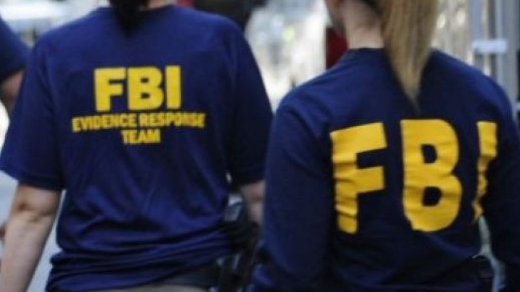  Roban camisas con logo FBI en condominio de Hato Rey 