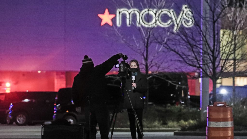  Varios heridos en un tiroteo en un centro comercial de Wisconsin 