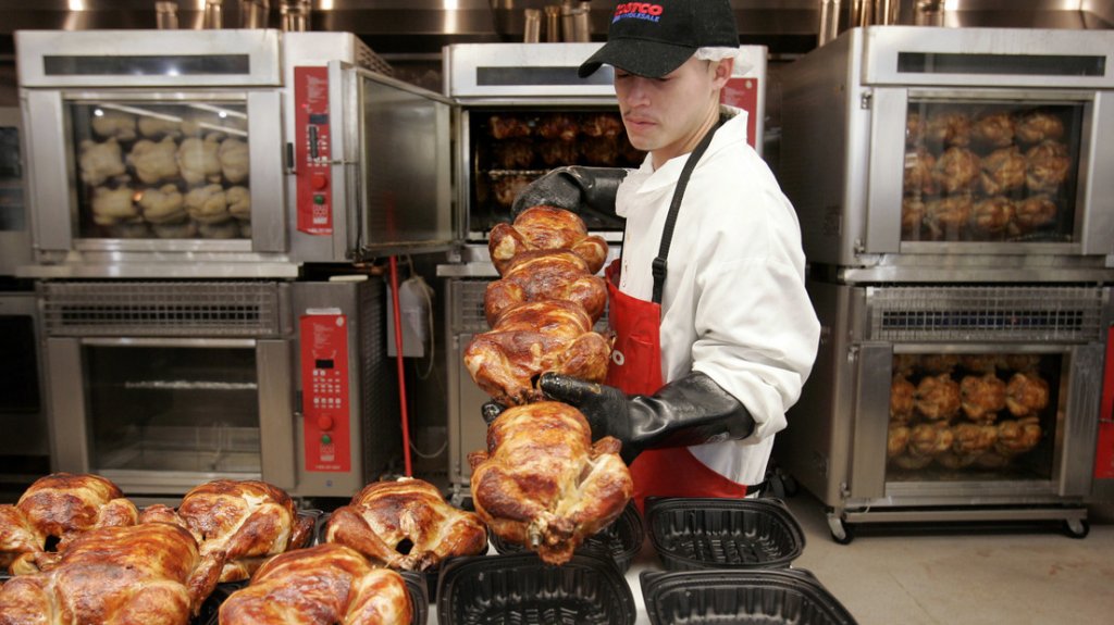  Demandan a Costco por maltrato animal en su granja avícola 