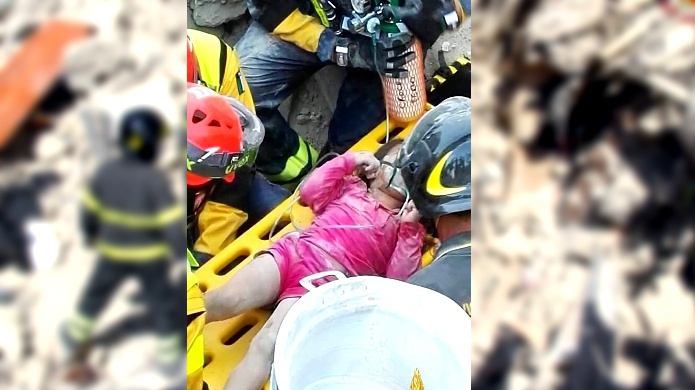 Italia: Una niÃ±a sacrifica su vida protegiendo a su hermana pequeÃ±a bajo los escombros