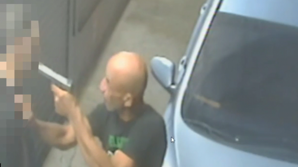  En video momento en que un hombre &ldquo;Le roba&rdquo; la pistola a un ciudadano en Puerto Nuevo 