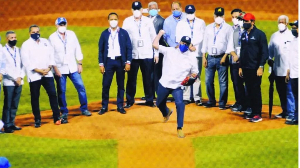  Presidente Abinader y la vicepresidenta Peña encabezan la jornada inaugural del béisbol de invierno 2020-2021 sin público 