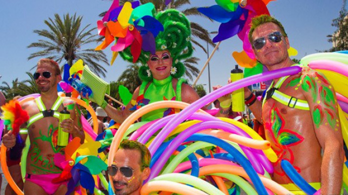 La comunidad gay defiende sus derechos en desfile en Sao Paulo