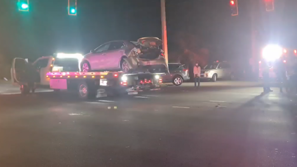  Video: Se registra accidente de con tres autos en Carolina 