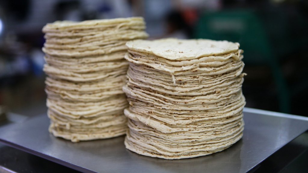  Despiden a entrenador por incidente de tortillas arrojadas a latinos 