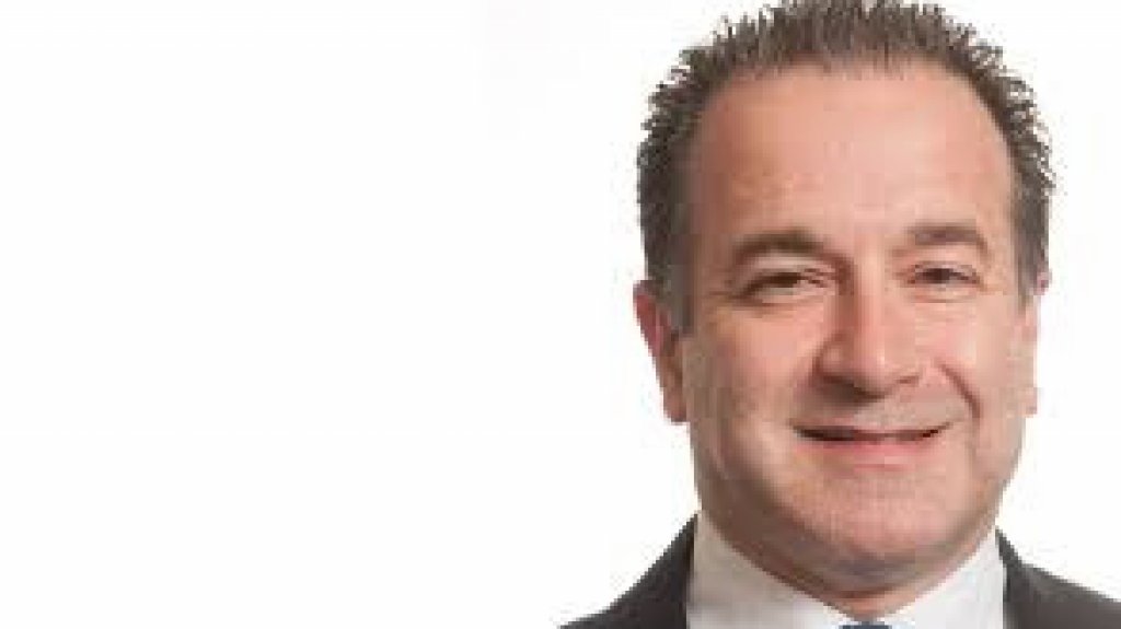  Profesor cirujano en la Escuela Imperial de Londres cataloga de “maravillosa” la vacuna Sputnik V contra el Covid-19 