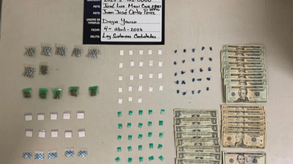  Arrestan a dos e intervienen con un menor tras allanamiento en residencial de Yauco 