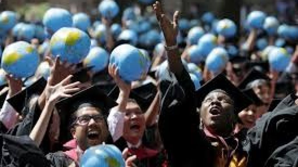  Universidades en California aseguran egresados de primera generaci&oacute;n familiar 