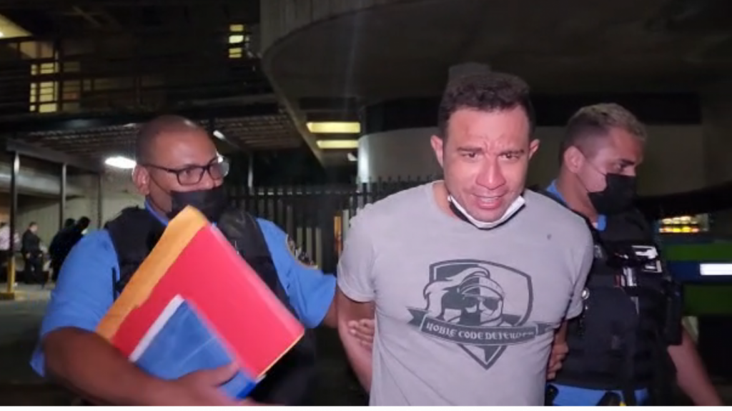  Video: Arrestado por violentar ordenes de protecci&oacute;n en Bayam&oacute;n 