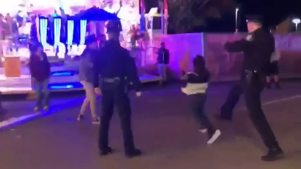  VIDEO: El "uso de la fuerza" contra un menor que podr&iacute;a costarle caro a un polic&iacute;a de EE.UU. 