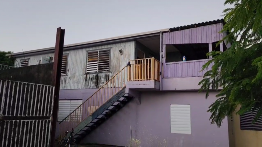  Video: Asesinan a un hombre en Bayam&oacute;n y luego le prenden fuego a la casa 